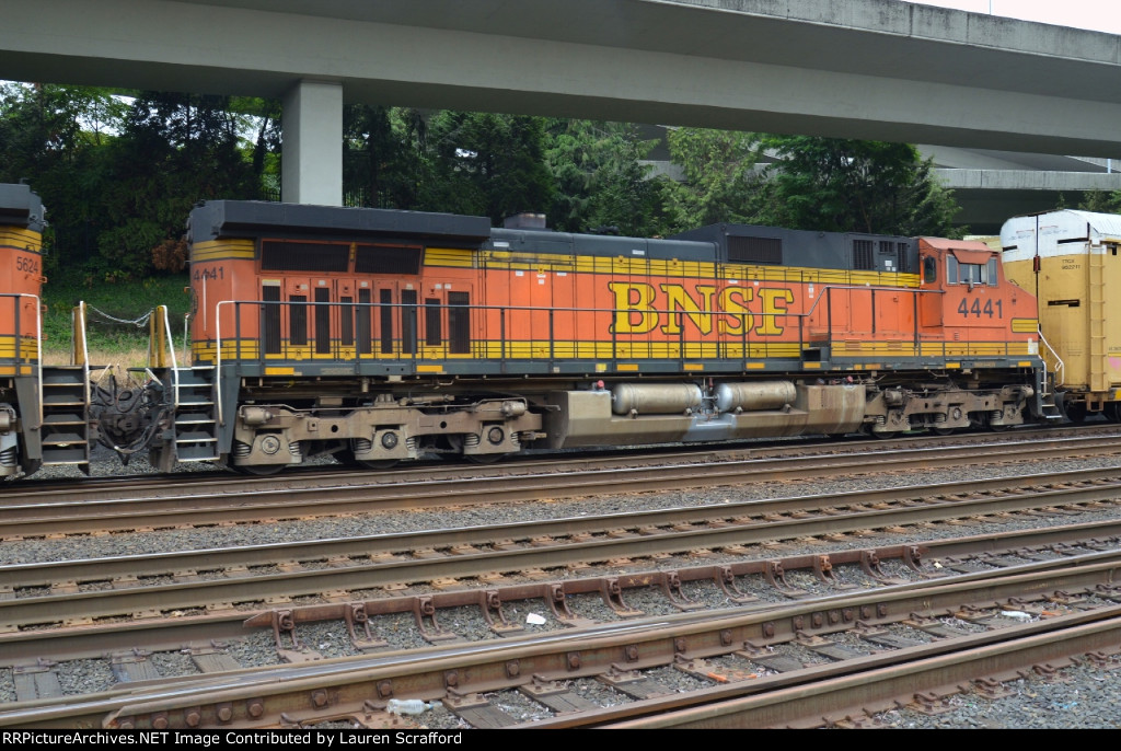 BNSF 4441 N/B